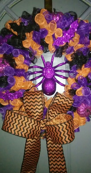 14" Hand Made Halloween Seasonal Wreath - Picture 6 of 8